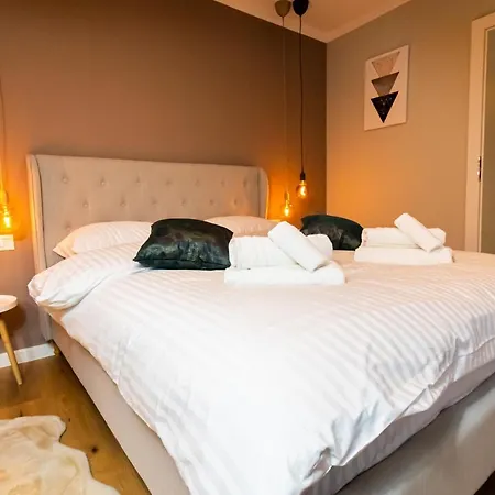 2 In The Same Building, Located In The Old Town Apartamento Braşov