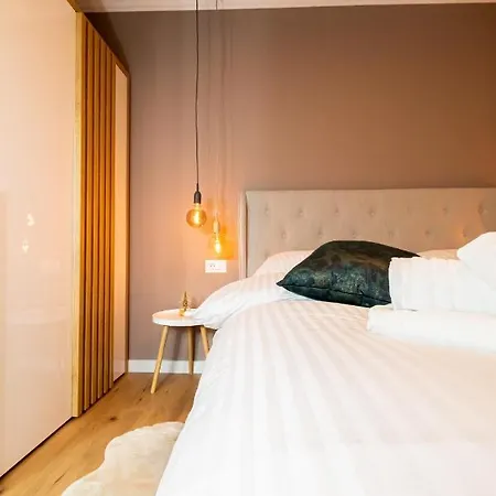 2 In The Same Building, Located In The Old Town Apartamento Braşov