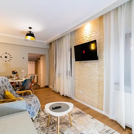 2 In The Same Building, Located In The Old Town Apartamento