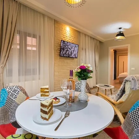 2 In The Same Building, Located In The Old Town * Брашов